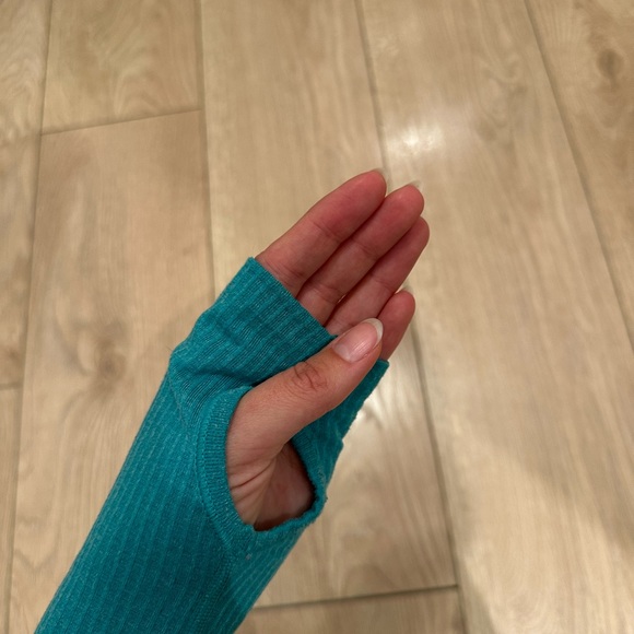 Lululemon long sleeve - Picture 2 of 6